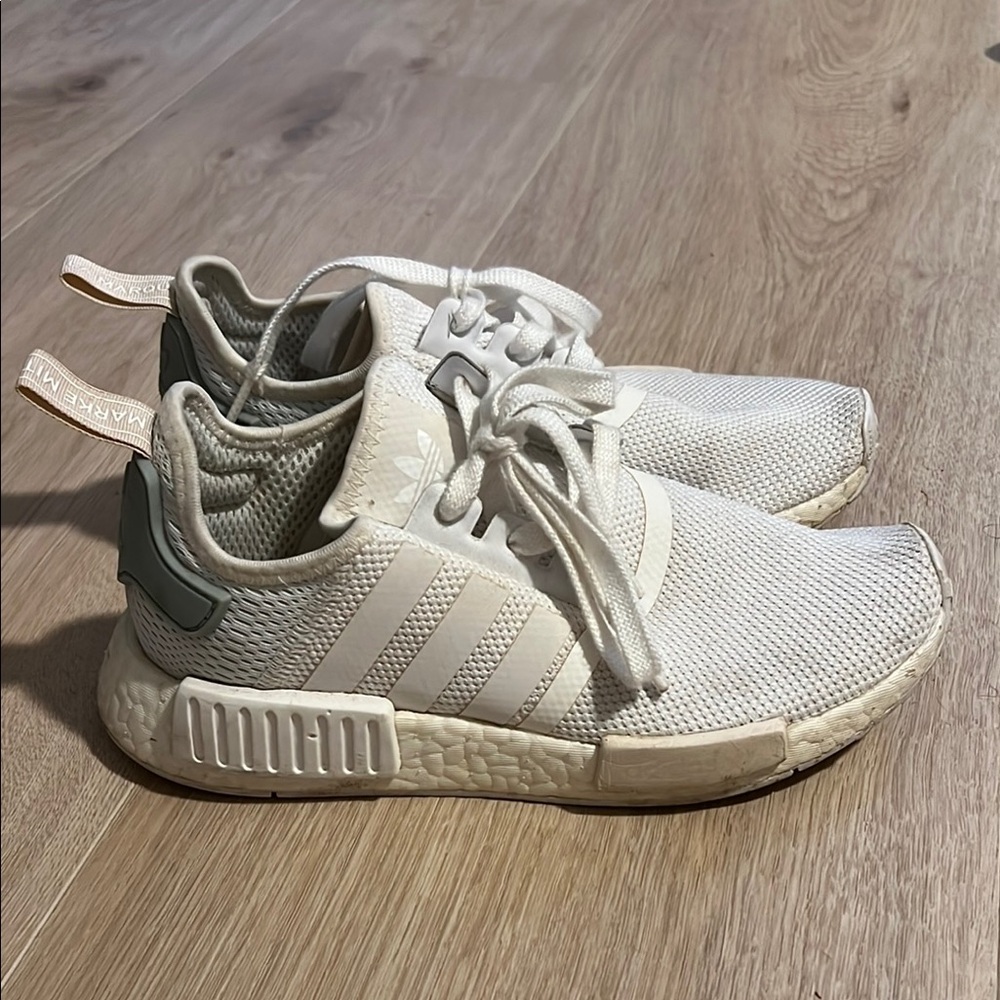 Adidas NMD R1 Sneakers